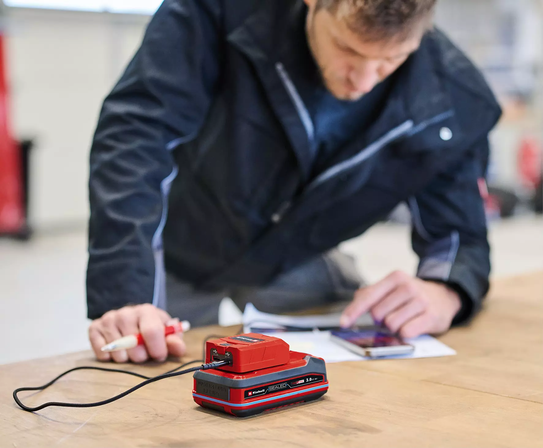 einhell-classic-usb-battery-adapter-4514148-example_usage-001