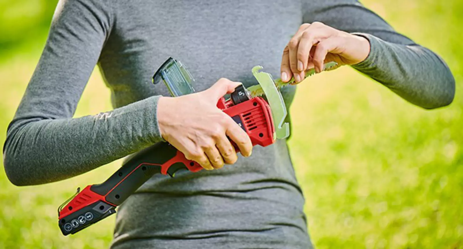 Tool-free-saw-blade-changing