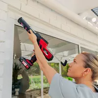 ozito-cordless-sealing-gun-3001285-example_usage-103