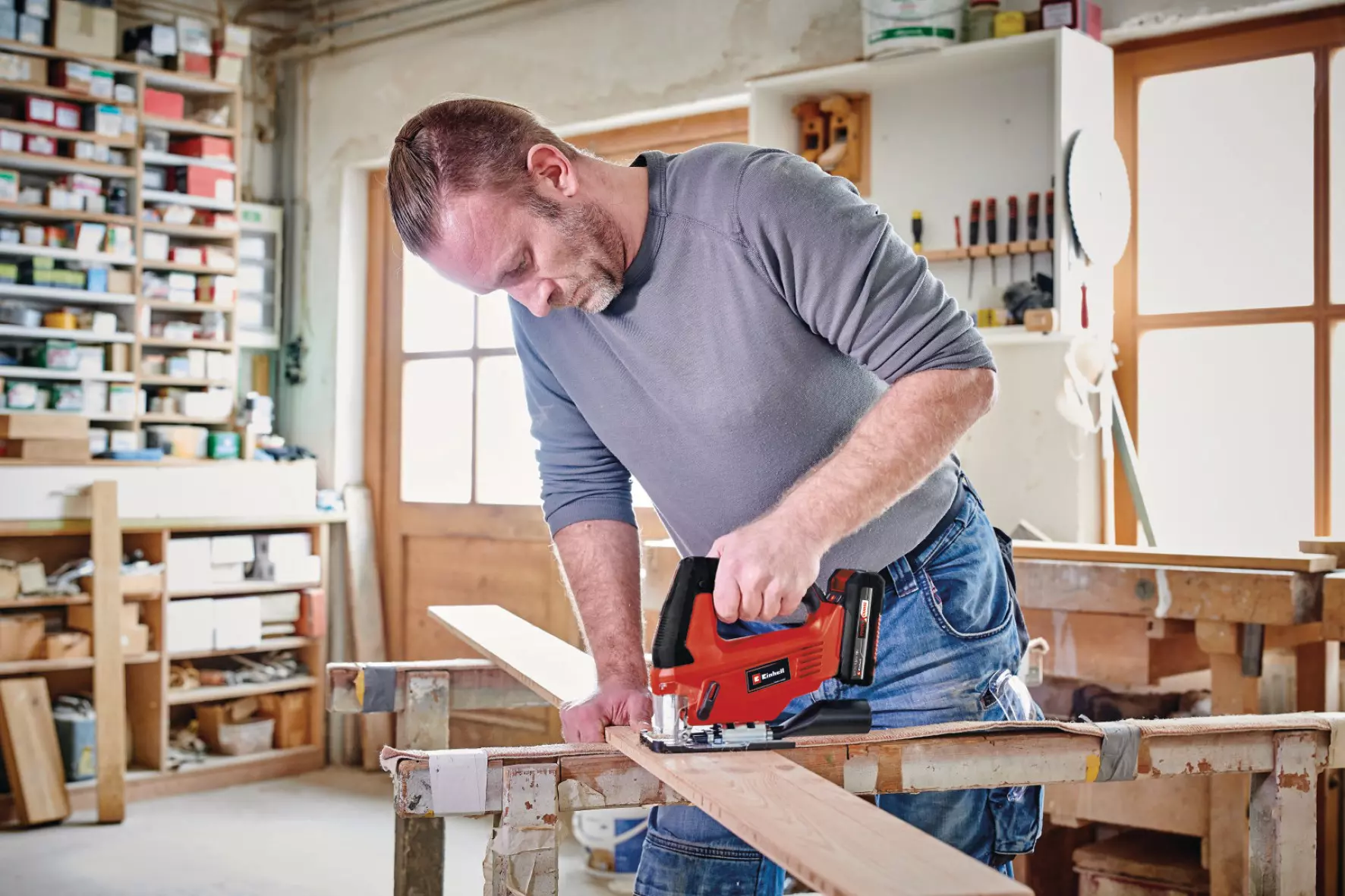 einhell-classic-cordless-jig-saw-4514411-example_usage-001