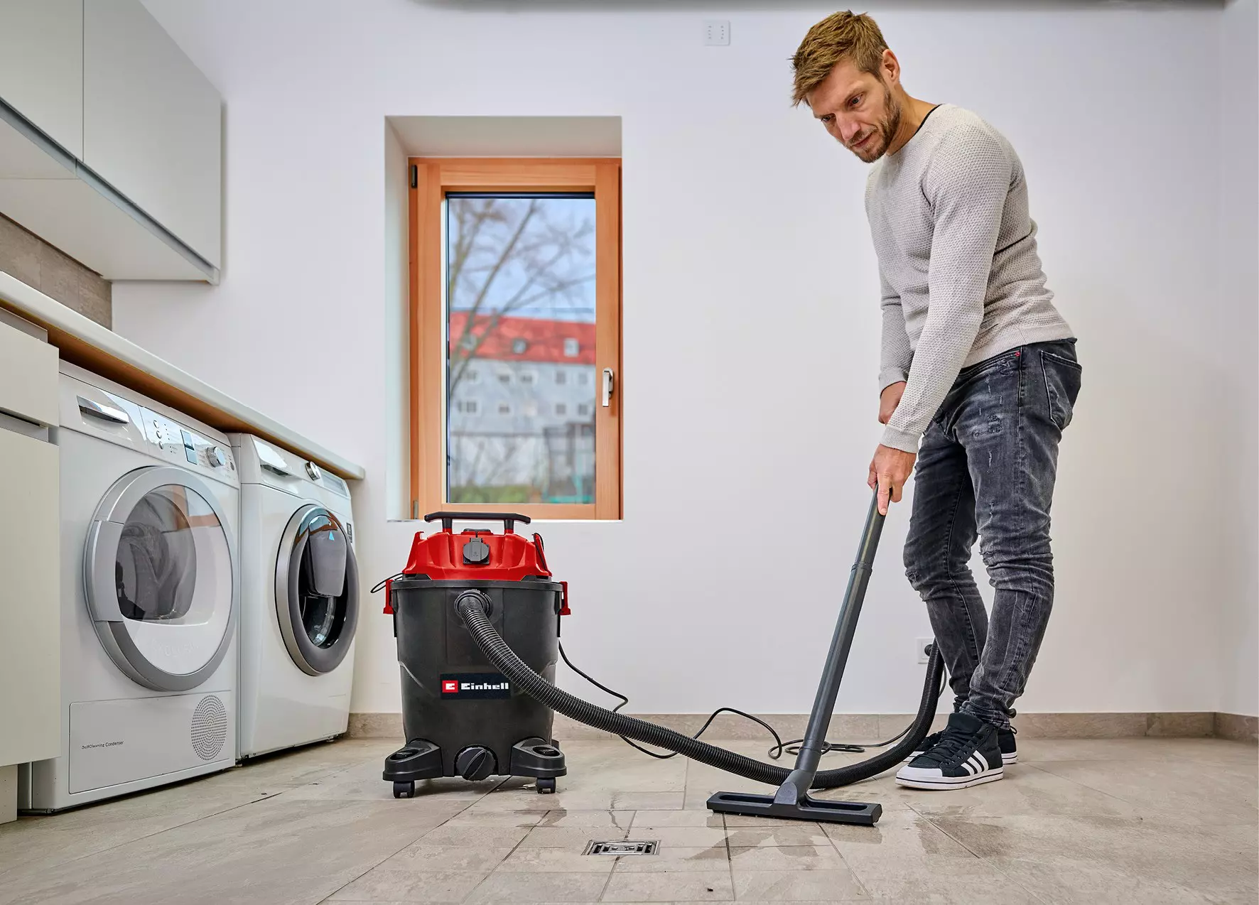 einhell-classic-wet-dry-vacuum-cleaner-elect-2347430-example_usage-001