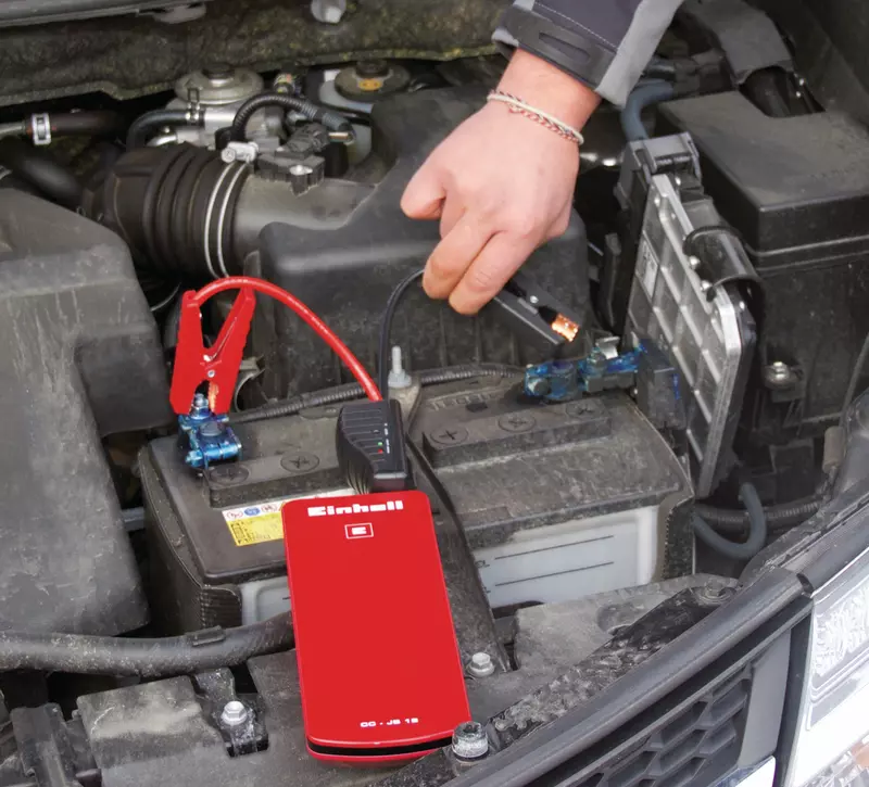 einhell-car-classic-jump-start-power-bank-1091530-example_usage-001