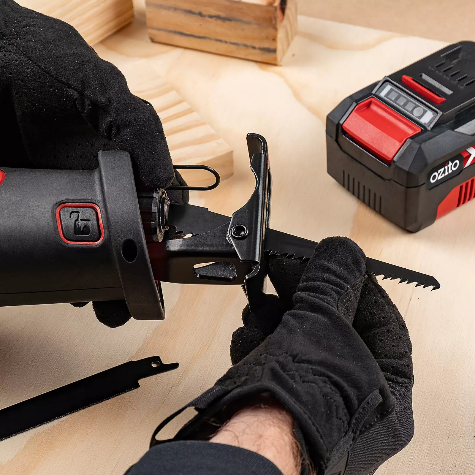 ozito-cordless-all-purpose-saw-3001205-example_usage-102