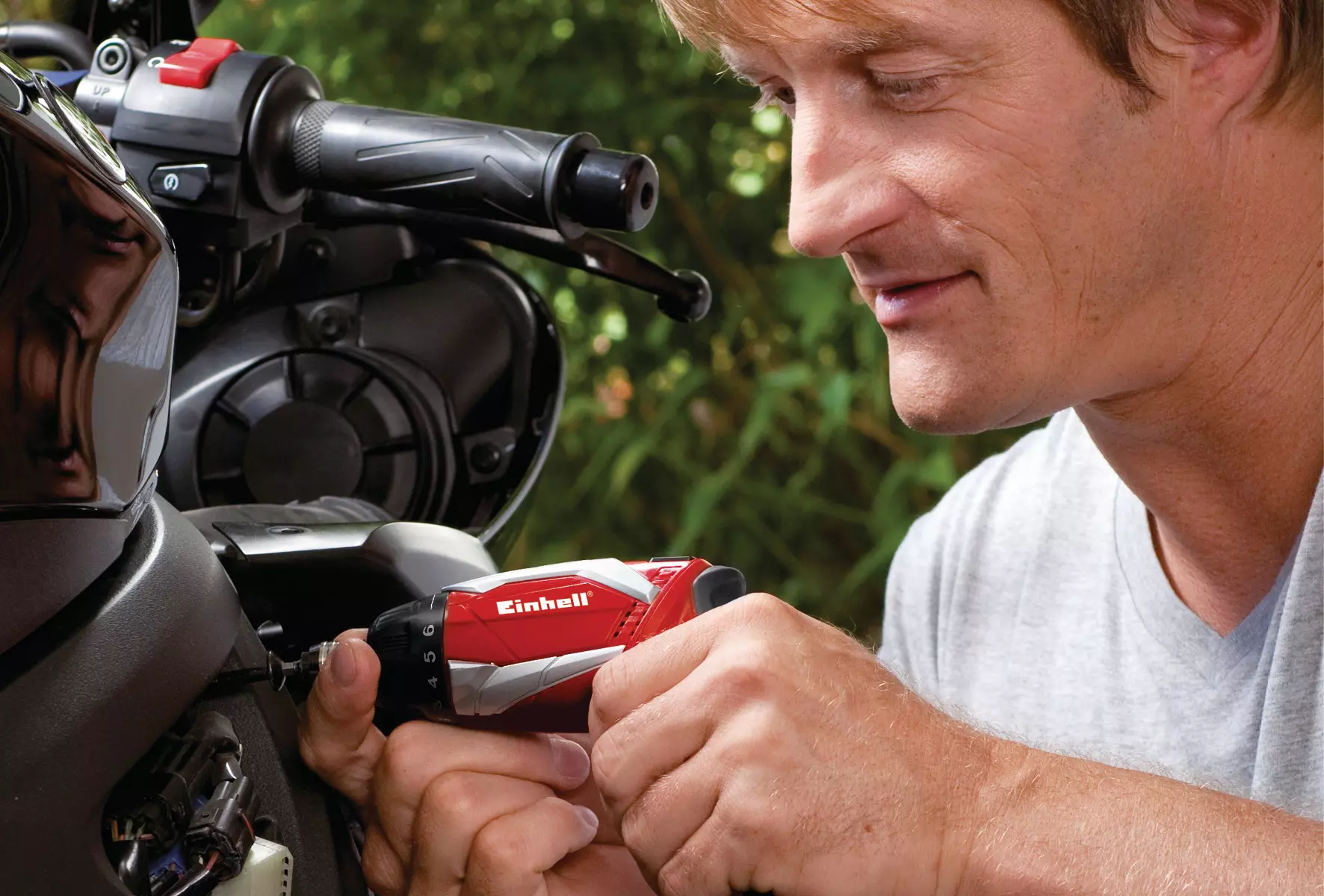 einhell-expert-cordless-screwdriver-4513495-example_usage-001