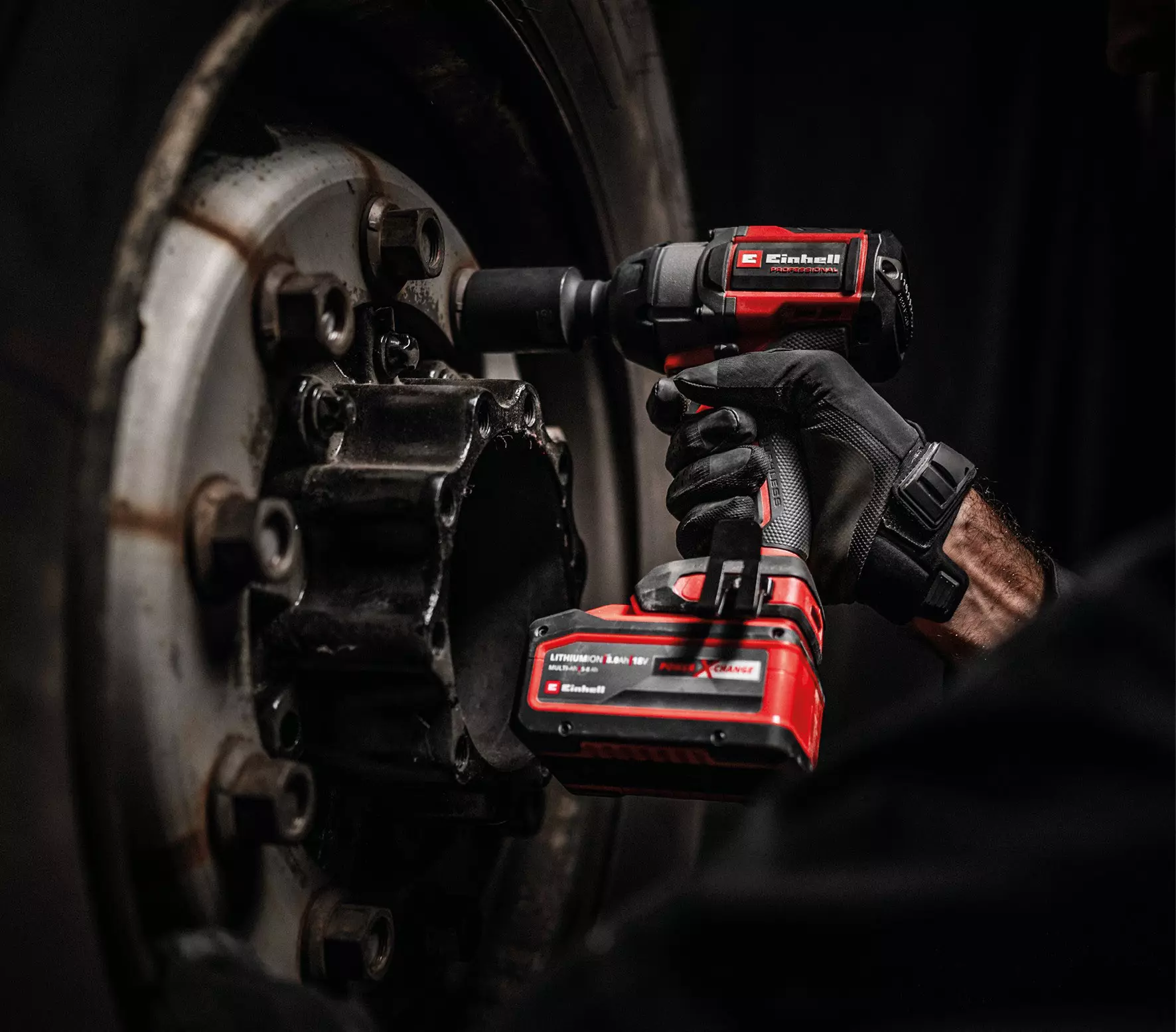 einhell-professional-cordless-impact-wrench-4510098-example_usage-001