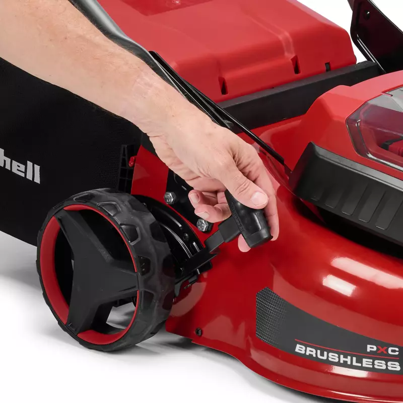Einhell GC-CM 36/42 Li BL (2x 4.0Ah) akumulatorska kosilnica pri delu